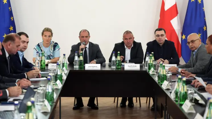 განათლების, მეცნიერებისა და ახალგაზრდულ საქმეთა კომიტეტის წევრებმა სკოლების მშენებლობისა და რეაბილიტაციის პროცესთან დაკავშირებით უწყებათაშორისი კომისიის სხდომაში მიიღეს მონაწილეობა