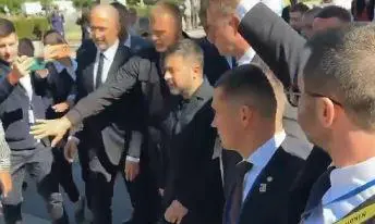 ვოლოდიმირ ზელენსკი რუსი ჟურნალისტის კითხვაზე, როდის ჩავა მოსკოვში? - რაკეტით!