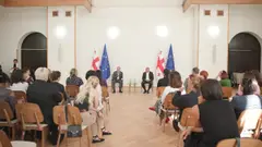 განათლებისა და ინფრასტრუქტურის მინისტრები 21-ე საჯარო სკოლის მასწავლებლებსა და მშობლებს შეხვდნენ