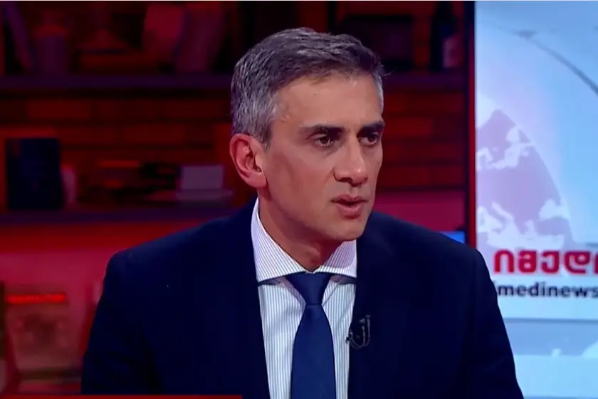 გიორგი კახიანი: ვიზიტი, რომელიც პარლამენტის თავმჯდომარეს აქვს, ძალიან მნიშვნელოვანია. ჩვენ ვიმყოფებით დეზინფორმაციასთან ბრძოლის პროცესში. ქვეყნის შიგნით დიდი ძალისხმევაც არ გვჭირდება, რომ ამას გავუმკლავდეთ, იმიტომ, რომ საზოგადოება კარგად ერკვევა ამ პროცესებში, მაგრამ ფაქტია, რომ ამან ქვეყნის გარეთ შეგვიქმნა პრობლემები. შეხვედრებზეც კი ითქვა, რომ ბევრი რამე მათ არ იცოდნენ. სხვადასხვა საკითხზე მათ განსხვავებული წარმოდგენა ჰქონდათ და ნახეს, რომ სინამდვილეში ყველაფერი სხვაგვარად არის