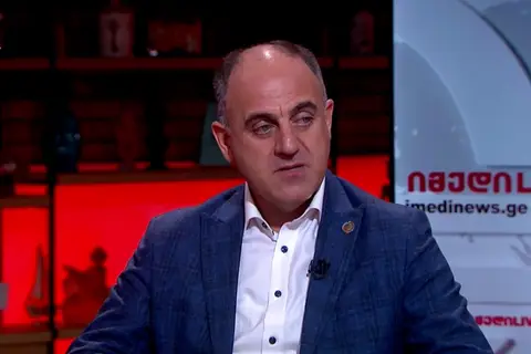 დავით ნარმანია: გვაქვს ძალიან სწრაფი ეკონომიკური ზრდა. სწრაფი ეკონომიკური ზრდა ნიშნავს იმას, რომ ენერგიაზე მოთხოვნა ქვეყანაში წლიდან წლამდე იზრდება. მოთხოვნის ზრდა გვაქვს, როგორც კომერციულ სექტორში, ასევე, საყოფაცხოვრებო სექტორში. ამიტომ მნიშვნელოვანია, რომ ამ გამოწვევას ვუპასუხოთ შესაბამისი ადგილობრივი მეტი ელექტროენერგიის წარმოებით