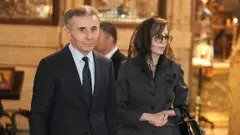 სიონის საკათედრო ტაძარში ნოდარ დუმბაძის მეუღლის, ნანული გუგუნავას სამოქალაქო პანაშვიდი მიმდინარეობს - გარდაცვლილის ხსოვნას პატივი ბიძინა ივანიშვილმა მეუღლესთან ერთად მიაგო