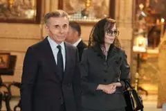 „ქართული ოცნების“ დამფუძნებელმა და საპატიო თავმჯდომარემ ბიძინა ივანიშვილმა, მეუღლესთან, ეკატერინა ხვედელიძესთან ერთად ნოდარ დუმბაძის მეუღლის, ნანული გუგუნავას ოჯახს მიუსამძიმრა