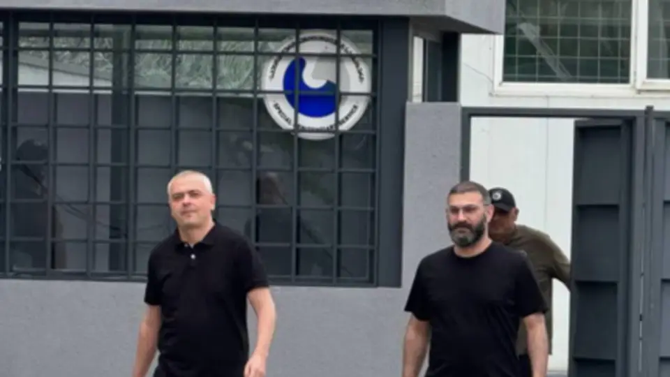ექსმინისტრ ბურჭულაძის საქმეზე დაკავებულმა მხეიძემ და ხაინდრავამ ციხე დატოვეს