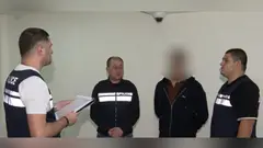სამართალდამცველებმა არასრულწლოვნების მიმართ ჯგუფურად განხორციელებული დამამცირებელი და არაადამიანური მოპყრობის, ასევე, ანალოგიური დანაშაულის ორგანიზების ბრალდებით ერთი პირი დააკავეს