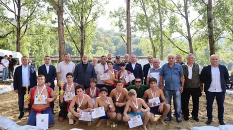 გომბორის მოხალისეთა მომზადების ცენტრში გაიმართა ღონისძიებები, რომლებიც აფხაზეთში საქართველოს ერთიანობისთვის დაცემულ გმირებს მიეძღვნა