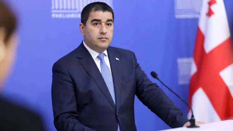 ცოტა ხნის წინ ALDE-მ არ გამოიყენა შესაძლებლობა, გამიჯვნოდა "ლელოს" ტერორისტ თანაგუნდელს, ვნახოთ, ახლა მაინც თუ აღმოჩნდება ALDE მის მიერვე ქაღალდზე დეკლარირებული ღირებულებების ერთგული და გაემიჯნება ქსენოფობიას - შალვა პაპუაშვილი