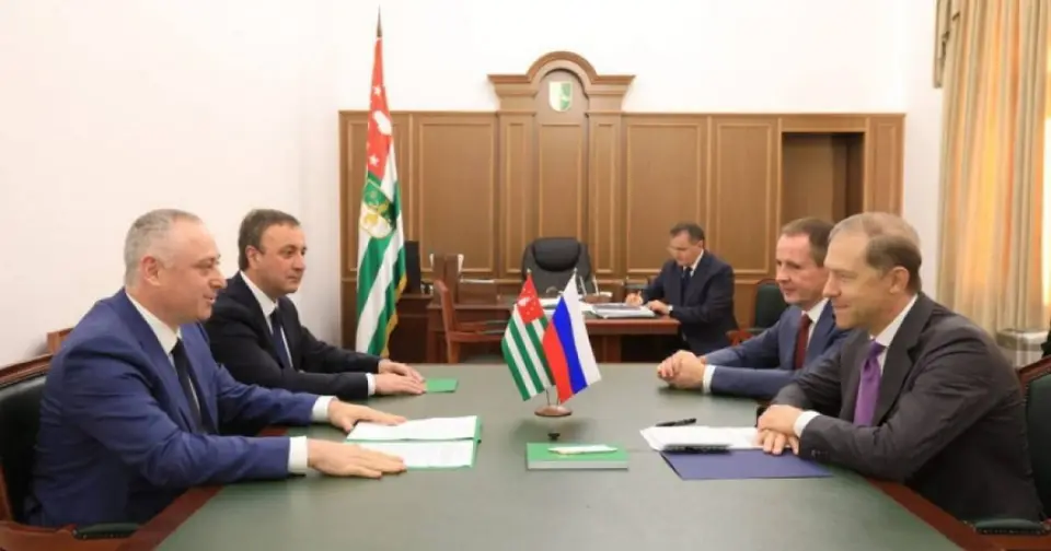 ოკუპირებულ აფხაზეთში რუსეთის პრემიერმინისტრის პირველი მოადგილე ჩავიდა