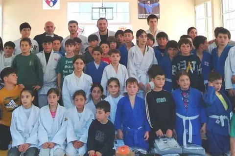 „ქართული ოცნების“ ახალგაზრდული ორგანიზაციის მხარდაჭერით ლენტეხის სპორტულ სკოლებს სპორტული ინვენტარი