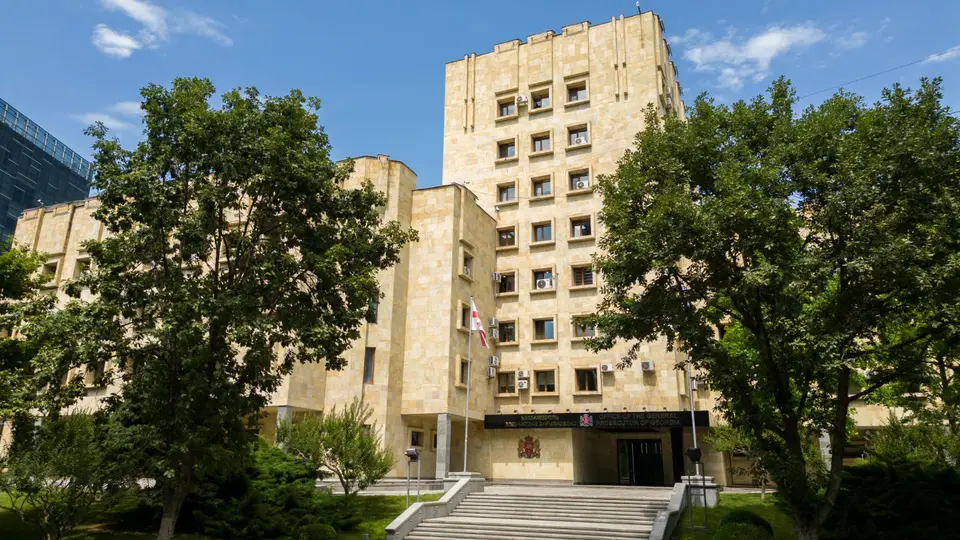 საქართველოს პროკურატურამ „კანონიერი ქურდობის“, „ქურდული სამყაროს“ წევრობის და ოზურგეთში ჯგუფურად გაზრახ მკვლელობის მომზადების ფაქტებზე ოთხ პირს ბრალდება წარუდგინა