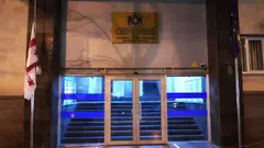 სოხუმის დაცემის დღესთან დაკავშირებით აფხაზეთის ავტონომიური რესპუბლიკის მთავრობის შენობაზე სახელმწიფო დროშა დაეშვა