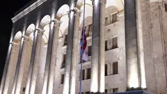 სოხუმის დაცემის დღეს ადმინისტრაციულ შენობებზე დაუშვეს სახელმწიფო დროშები