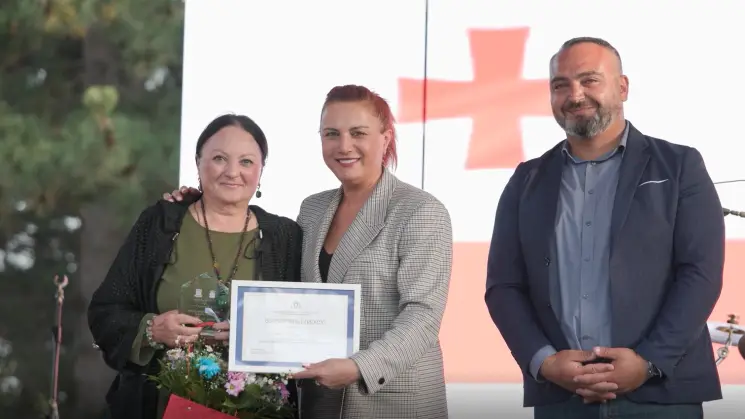 განათლების მინისტრის მოადგილემ, თამარ მახარაშვილმა, განათლების სისტემაში შეტანილი წვლილისთვის ხაშურში ღვაწლმოსილი პედაგოგები მადლობის სიგელებით დააჯილდოვა