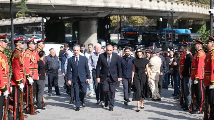 ზურაბ აბაშიძემ და საკრებულოს წევრებმა საქართველოს ერთიანობისთვის ბრძოლაში დაღუპული გმირების ხსოვნას პატივი მიაგეს