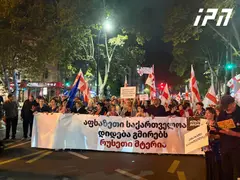 თბილისში მარში - „აფხაზეთი საქართველოა, დიდება გმირებს - რუსეთი მტერია“ მიმდინარეობს