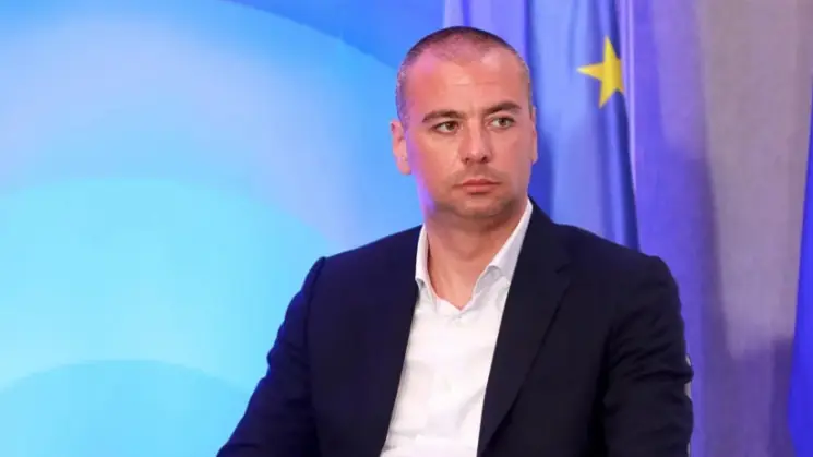 ე.წ. გადაუწყვეტელი ამომრჩევლისთვის არის თამაშში შემოყვანილი "ლელო" და გახარიას პარტია - მათი გარე ბატონები ცდილობენ, ეს ორი პარტია "ნაციონალური მოძრაობისგან" გამიჯნონ - ლევან მაჭავარიანი