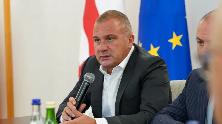 "ახალი სასწავლო წლისთვის ინფრასტრუქტურის სამინისტროს მიერ დასრულებულია 28 საჯარო სკოლა. დამატებით, წლის ბოლომდე დასრულდება 25 საჯარო სკოლა" - რევაზ სოხაძე