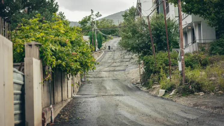 წყნეთში, ჯავახიშვილის ქუჩაზე, საგზაო ინფრასტრუქტურული პროექტი სრულდება