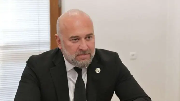 ფინანსების გამოა ეს აჟიოტაჟი ატეხილი - ფინანსების, რომელიც "ნაციონალურმა მოძრაობამ" და მისმა შვილობილმა სხვადასხვა პარტიამ ვერ გაიყო - ზვიად შალამბერიძე