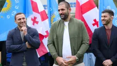 "ქართული ოცნების" ახალგაზრდული ორგანიზაციის თავმჯდომარე ვარლამ ლიპარტელიანი, გენო პეტრიაშვილი და დმანისის საკრებულოს მაჟორიტარობის კანდიდატი ირაკლი სარსევანიძე სარკინეთის ადმინისტრაციული ერთეულის მოსახლეობას შეხვდნენ