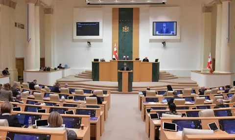 ქონების გადასახადის შესახებ ცვლილება ძალაში გამოქვეყნებისთანავე შევა - მისი მოქმედება გავრცელდება ქონების გადასახადზე, რომლის დეკლარირების ვალდებულება ფიზიკურ პირებს არაუგვიანეს 2026 წლის 1-ელი ნოემბრისა წარმოეშობათ
