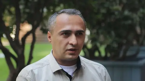 ირაკლი ლატარია: ციხიდან რომ იმუქრებოდა სააკაშვილი, დედას გიტირებთ "ქოცებსო", IRI-ის კვლევით მოსახლეობის მხოლოდ 8% უჭერს მხარს - ჩანს, ვის აქვს დედა ნატირები. ამერიკელებს ღარიბაშვილი ოპოზიციონერად ჰყავთ განხილული და კი აქვს შესაბამისი "მხარდაჭერა" - 1%