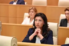 ტატა ხვედელიანი „ქართულ ოცნებას“ - თქვენი გუნდისგან, რომელსაც განათლების მინისტრად „ნაცების“ დროინდელი ციხეების უფროსი ჰყავს, ჩვენი პარტიის აკრძალვაზე საუბარი „ნაცმოძრაობასთან“ კავშირის მოტივით, სასაცილოდ გამოიყურება