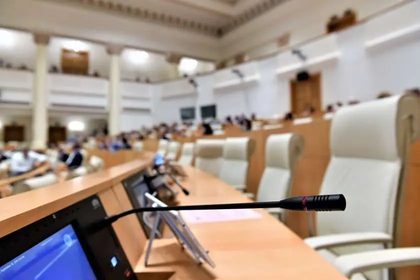 ცვლილებას, ერთიანი, 100 000-ლარიანი ზღვრის დაწესების შესახებ, რომლის ფარგლებში ფიზიკური პირი ქონების გადასახადისგან სრულად თავისუფლდება, პარლამენტი დღეს დაამტკიცებს