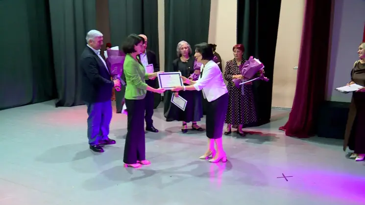 რეგიონებში მასწავლებლების დაჯილდოება გრძელდება