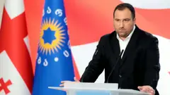 ირაკლი კირცხალია ღარიბაშვილს: სამწუხაროა, რომ წარსულში ჩვენი გუნდის ერთ-ერთი ლიდერი და ქვეყნის პრემიერ-მინისტრი ამ დონემდე დახვედით და კომიკურობამდე მისულ კიდევ ერთ პერსონას დაემსგავსეთ - თქვენ სააკაშვილის გზით წახვედით