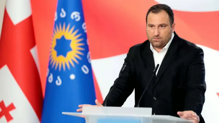 ირაკლი კირცხალია ღარიბაშვილს: სამწუხაროა, რომ წარსულში ჩვენი გუნდის ერთ-ერთი ლიდერი და ქვეყნის პრემიერ-მინისტრი ამ დონემდე დახვედით და კომიკურობამდე მისულ კიდევ ერთ პერსონას დაემსგავსეთ - თქვენ სააკაშვილის გზით წახვედით