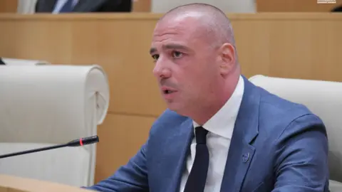 დეფიციტური დაფინანსების ფონზე ისინი ერთმანეთს ჭამენ, რომ დაუმტკიცონ თავიანთ გარე პატრონებს, ვინ ვის ჯობია - ლევან მაჭავარიანი
