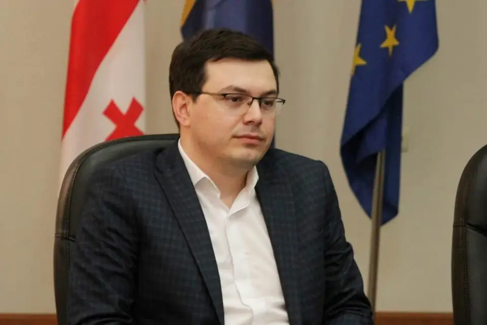 გიგა ფარულავა – დღეს ჩატარებული ნებისმიერ კვლევა ობიექტური რეალობის გამომხატველი ვერ იქნება, როდესაც ადამიანებს ტროტუარზე დგომის გამო აკავებენ, შეუძლებელია, კვლევა რეალობას ასახავდეს