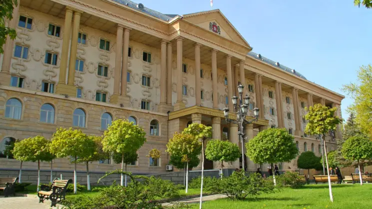 თბილისის საქალაქო სასამართლომ, ირაკლი კობახიძის მიმართ სიძულვილის ენის გამოყენებისთვის გიორგი სტურუა 2500 ლარით დააჯარიმა
