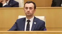 მისი წერილები შეიძლება საინტერესო იყოს პოლიტიკური მემუარებისთვის, მაგრამ მთავარ კითხვებზე პასუხი კვლავ გაუცელემელია - ლევან მახაშვილი ირაკლი ღარიბაშვილზე