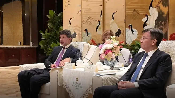 ჩინეთის სახალხო რესპუბლიკაში ვიზიტით მყოფი თბილისის მერი კახა კალაძე ქალაქ ნანკინის მერს შეხვდა