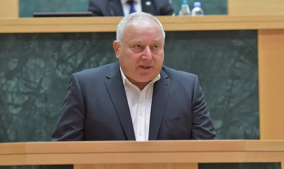 სახელმწიფო ბიუჯეტის პროექტის მიხედვით, 2027 წლიდან 70 წელს ზემოთ პირთა პენსია 60 ლარით, 70 წელს ქვემოთ პირების კი 20 ლარით გაიზრდება