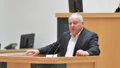 სახელმწიფო ბიუჯეტის პროექტის მიხედვით, 2027 წლიდან 70 წელს ზემოთ პირთა პენსია 60 ლარით, 70 წელს ქვემოთ
