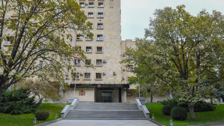 თოთხმეტი წლის ასაკს მიუღწეველი 2 არასრულწლოვანის მიმართ ჩადენილი გარყვნილი ქმედების, სექსუალური ხასიათის ქმედების იძულების და პირადი ცხოვრების საიდუმლოს ხელყოფის ფაქტებზე ერთ პირს ბრალდება წარედგინა - პროკურატურა