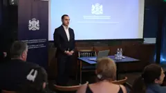 გიორგი ჯინჭარაძე აფხაზეთიდან დევნილი მოსახლეობისთვის გამართულ საინფორმაციო შეხვედრას დაესწრო