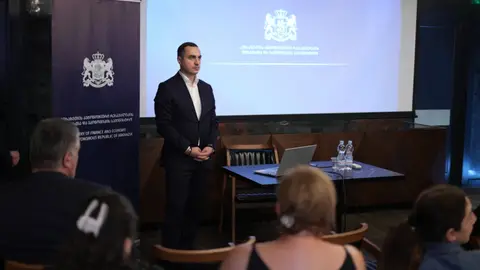 გიორგი ჯინჭარაძე აფხაზეთიდან დევნილი მოსახლეობისთვის გამართულ საინფორმაციო შეხვედრას დაესწრო