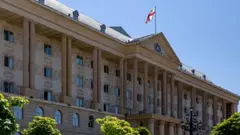 სასამართლომ 2 000 ლარის გადახდა დააკისრა გიორგი ჭიაბერაშვილს, რომელმაც ბიძინა ივანიშვილს სიტყვიერი შეურაცხყოფა მიაყენა