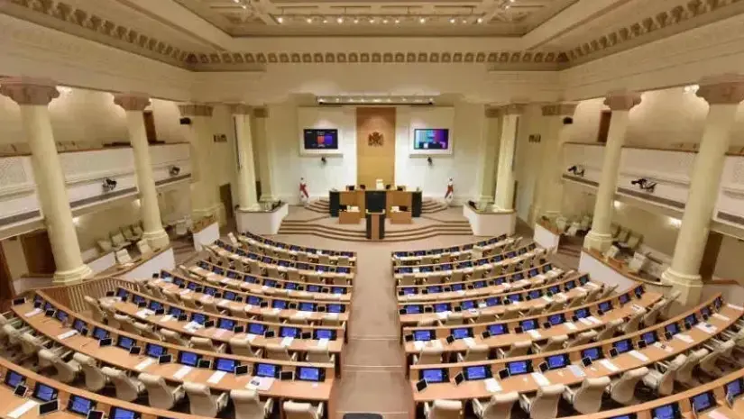 აქციებთან დაკავშირებულ კანონმდებლობაში 2024 წლამდე არსებული სამართლებრივი მდგომარეობის აღდგენას ,,ოცნების” დეპუტატებმაც დაუჭირეს მხარი