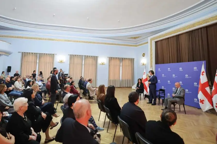 პრემიერ-მინისტრმა კულტურის ახლად დანიშნული მინისტრი სამინისტროს თანამშრომლებს წარუდგინა