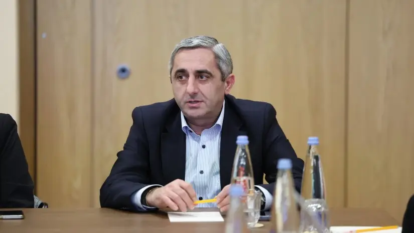 რა ქონებას ფლობს სამსახურებრივი უფლებამოსილების ბოროტად გამოყენებისთვის გასამართლებული RS-ის უფროსის ექსმოადგილე?