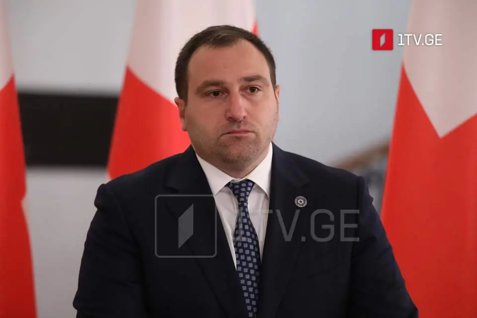 ირაკლი კირცხალია – გუშინ განცხადება გავაკეთე, რომ გახარიას ე.წ. პარტია საკონსტიტუციო სარჩელს დაემატება და ამის შემდეგ, საღად მოაზროვნე ადამიანი როგორ იფიქრებს, რომ უმრავლესობის რომელიმე დეპუტატი მათ კანონპროექტს მხარს დაუჭერს