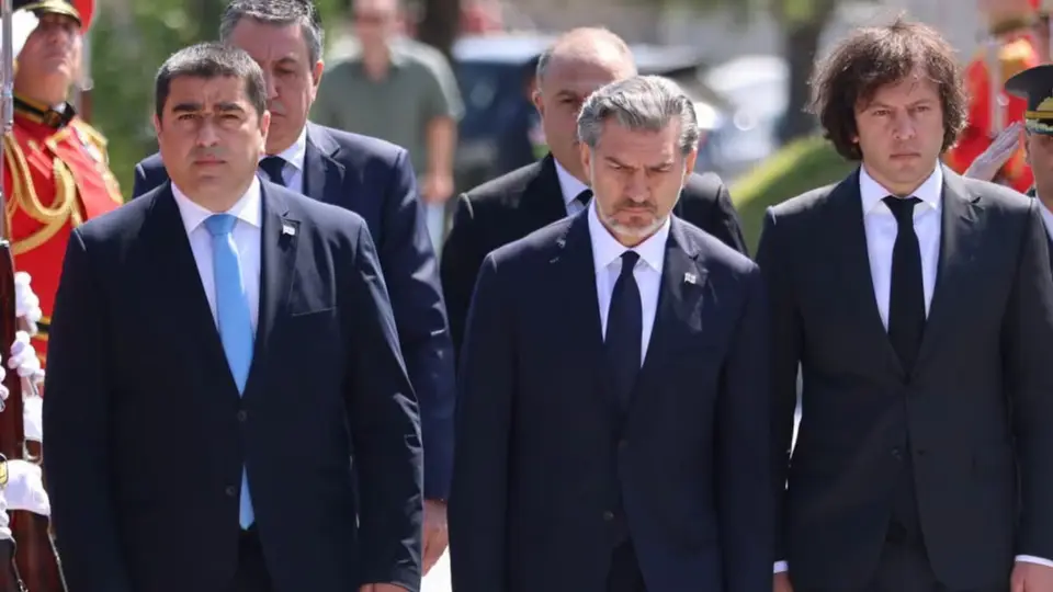 პრემიერის, პრეზიდენტისა და პარლამენტის თავმჯდომარის ხელფასი 17 350 ლარამდე იზრდება
