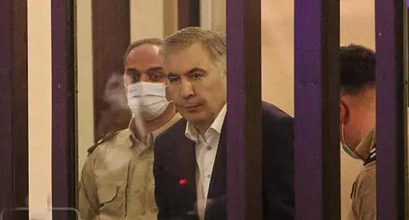 მიხეილ სააკაშვილი - ბოლოსდაბოლოს, აქეთ-იქით გაიხედეთ, გარშემო რამდენი ადამიანი დარჩა „ქოცების“ მხარდამჭერი?! - შეწყვიტეთ მოთქმა, ქოთქოთი და იფიქრეთ იმაზე, მე რომ თავისუფლად დავდიოდე, რამდენ ხანში დავასრულებდი ამათ