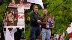 რამდენიმედღიანი ანონსის და მოწოდებების მიუხედავად, "ნაციონალურმა მოძრაობამ" სააკაშვილის მხარდამჭერი აქცია მითითებულ დროს ვერ დაიწყო