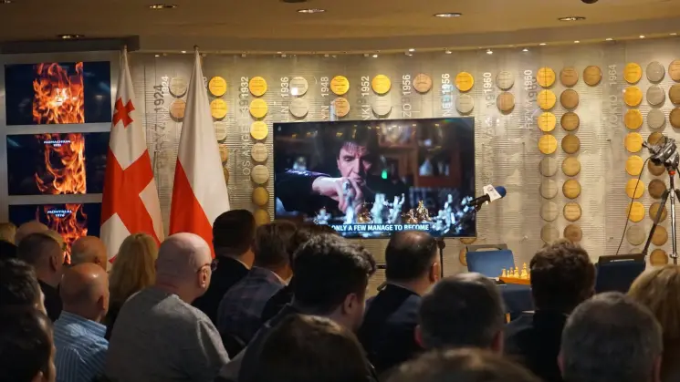 პოლონეთში საქართველოს საელჩო: ნონა გაფრინდაშვილისადმი მიძღვნილი საღამო ვარშავაში გახდა ჭადრაკის, მეგობრობისა და თაობათაშორისი კავშირების ზეიმი, რომელმაც კიდევ ერთხელ გააერთიანა ქართული და პოლონური ჭადრაკის ისტორია და მდიდარი ტრადიციები